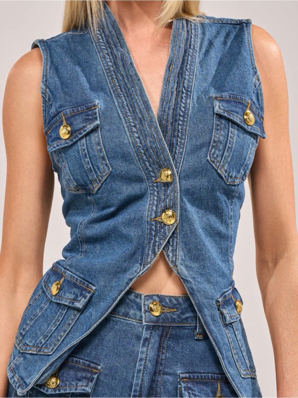 NWT AKIRA Denim Sleeveless Buttoned Crop Vest in Blue with Gold Hardware size M